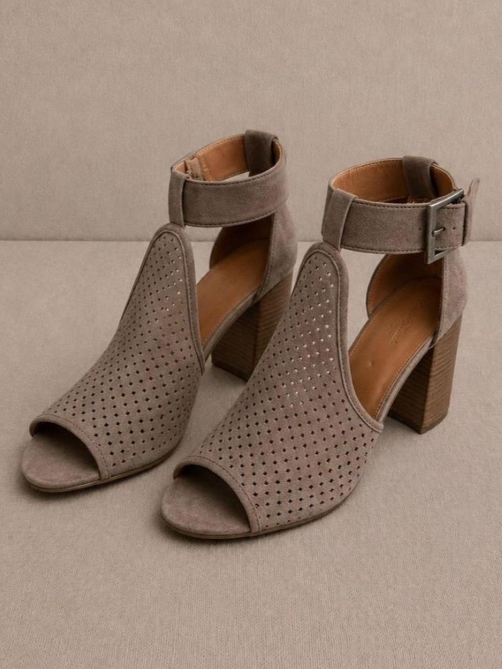 Target universal thread fall booties heel peep toe chunky wedge sandal green 9